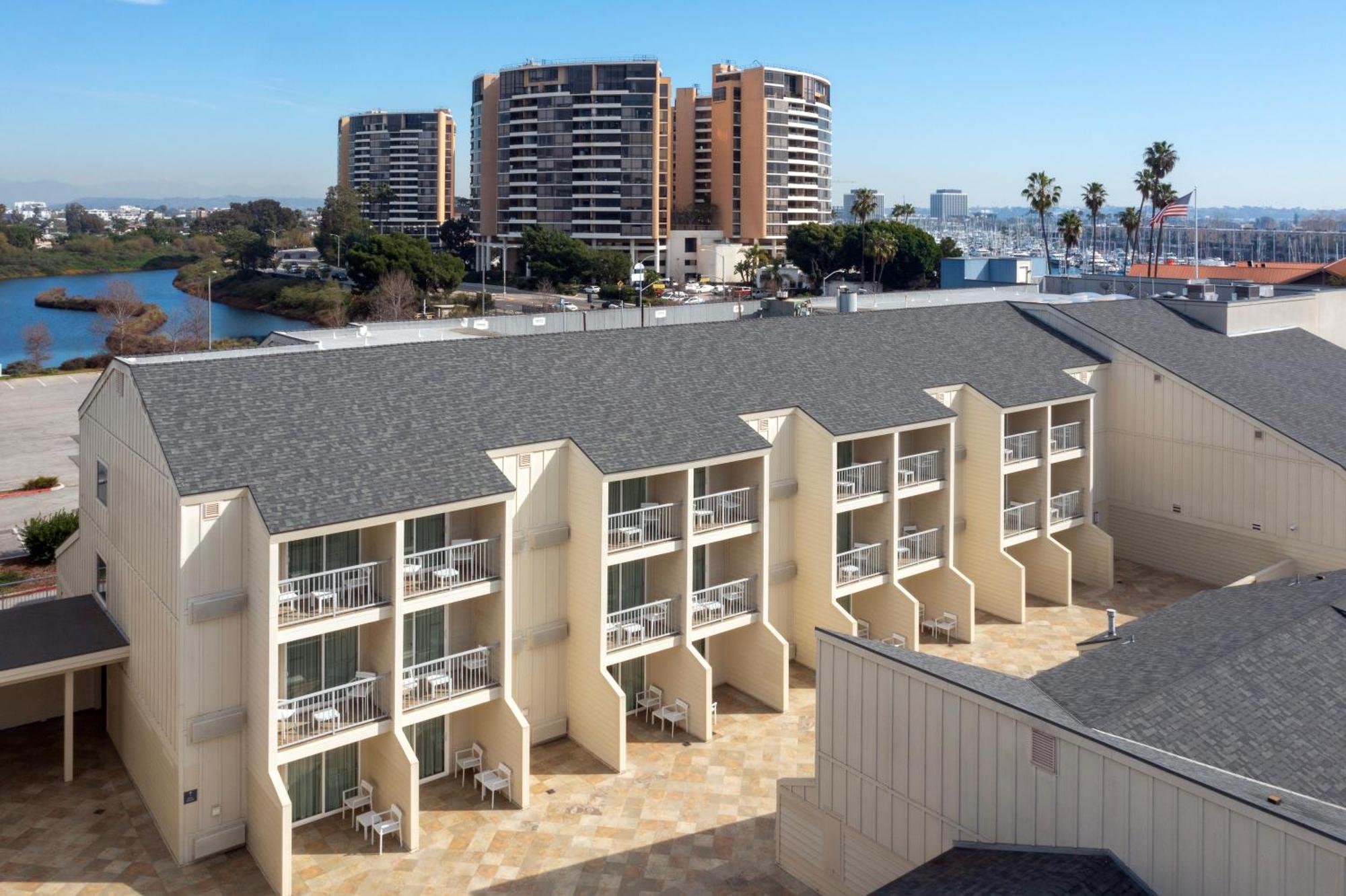 Hilton Garden Inn Los Angeles Marina Del Rey Exterior photo